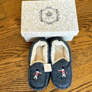 Beau Kid Slippers Marching Soldier Children Salon NWT EU 26 US 9 👑💂🏼‍♂️🇬🇧